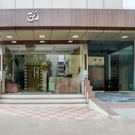 Super Hotel O Palkhi Road Near Sai Baba Temple Formerly Netra Sai Ширди Экстерьер фото