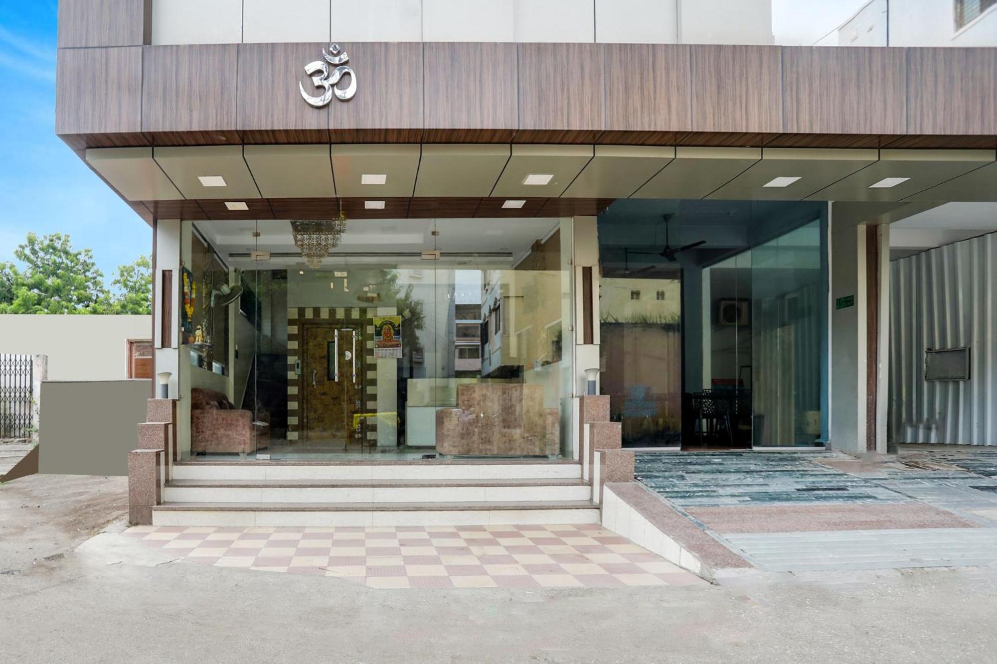 Super Hotel O Palkhi Road Near Sai Baba Temple Formerly Netra Sai Ширди Экстерьер фото
