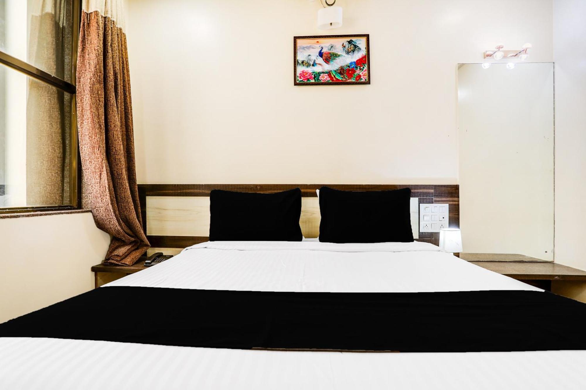 Super Hotel O Palkhi Road Near Sai Baba Temple Formerly Netra Sai Ширди Экстерьер фото