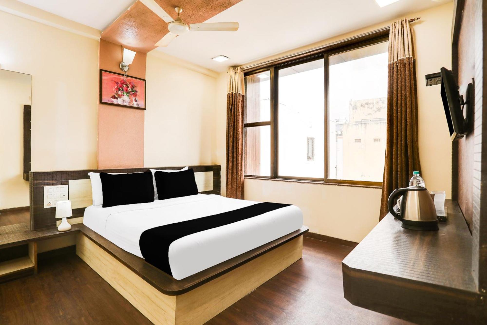 Super Hotel O Palkhi Road Near Sai Baba Temple Formerly Netra Sai Ширди Экстерьер фото