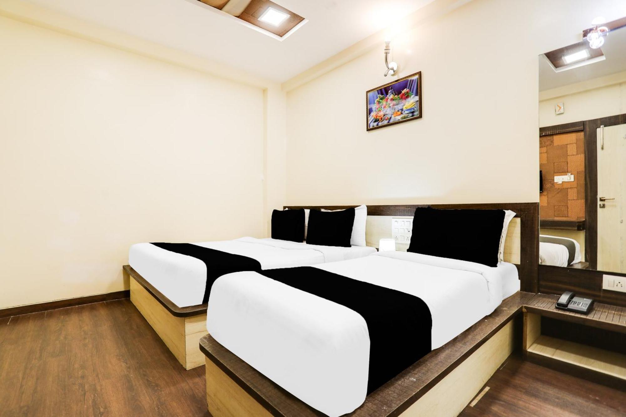 Super Hotel O Palkhi Road Near Sai Baba Temple Formerly Netra Sai Ширди Экстерьер фото
