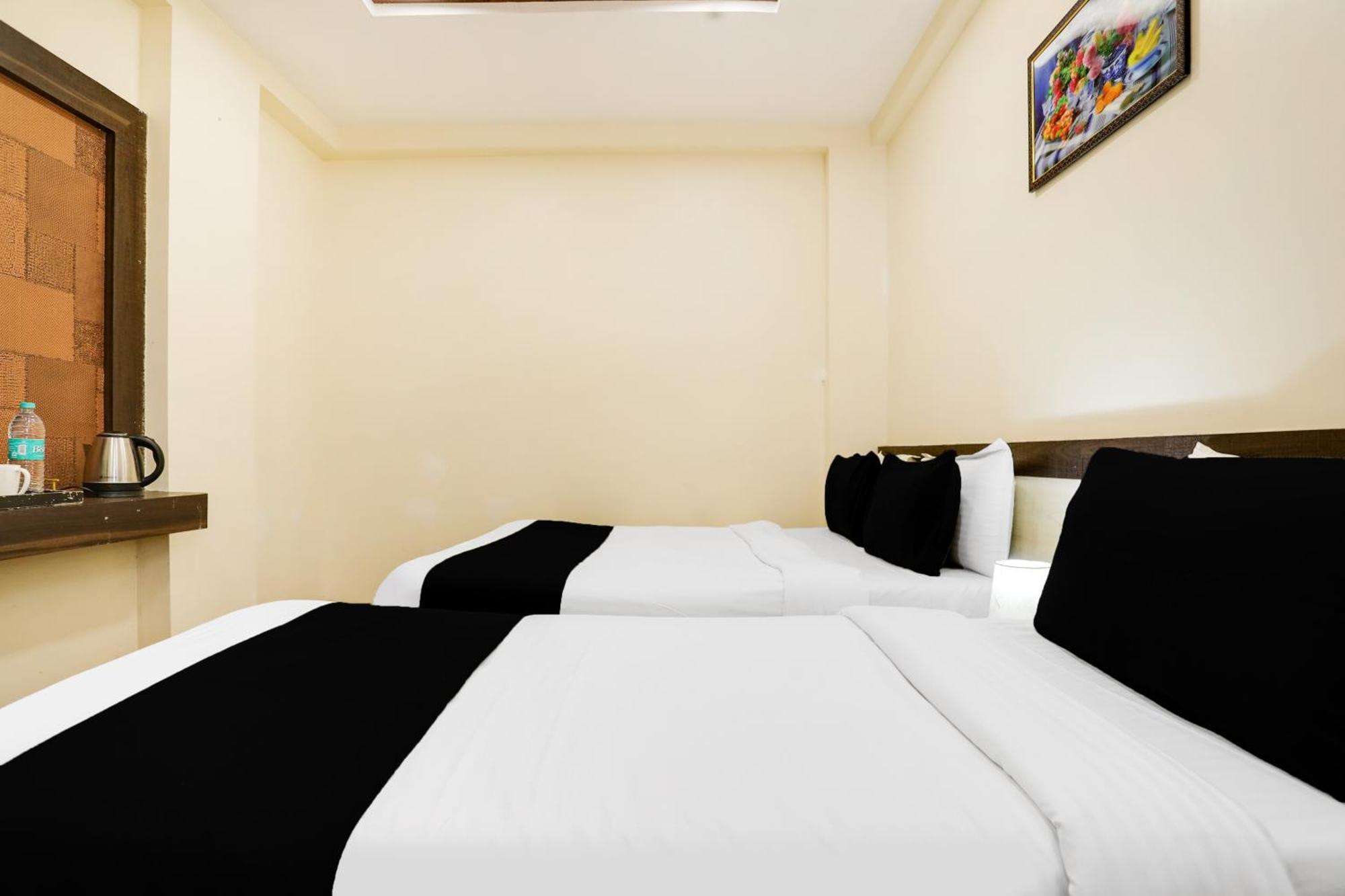 Super Hotel O Palkhi Road Near Sai Baba Temple Formerly Netra Sai Ширди Экстерьер фото