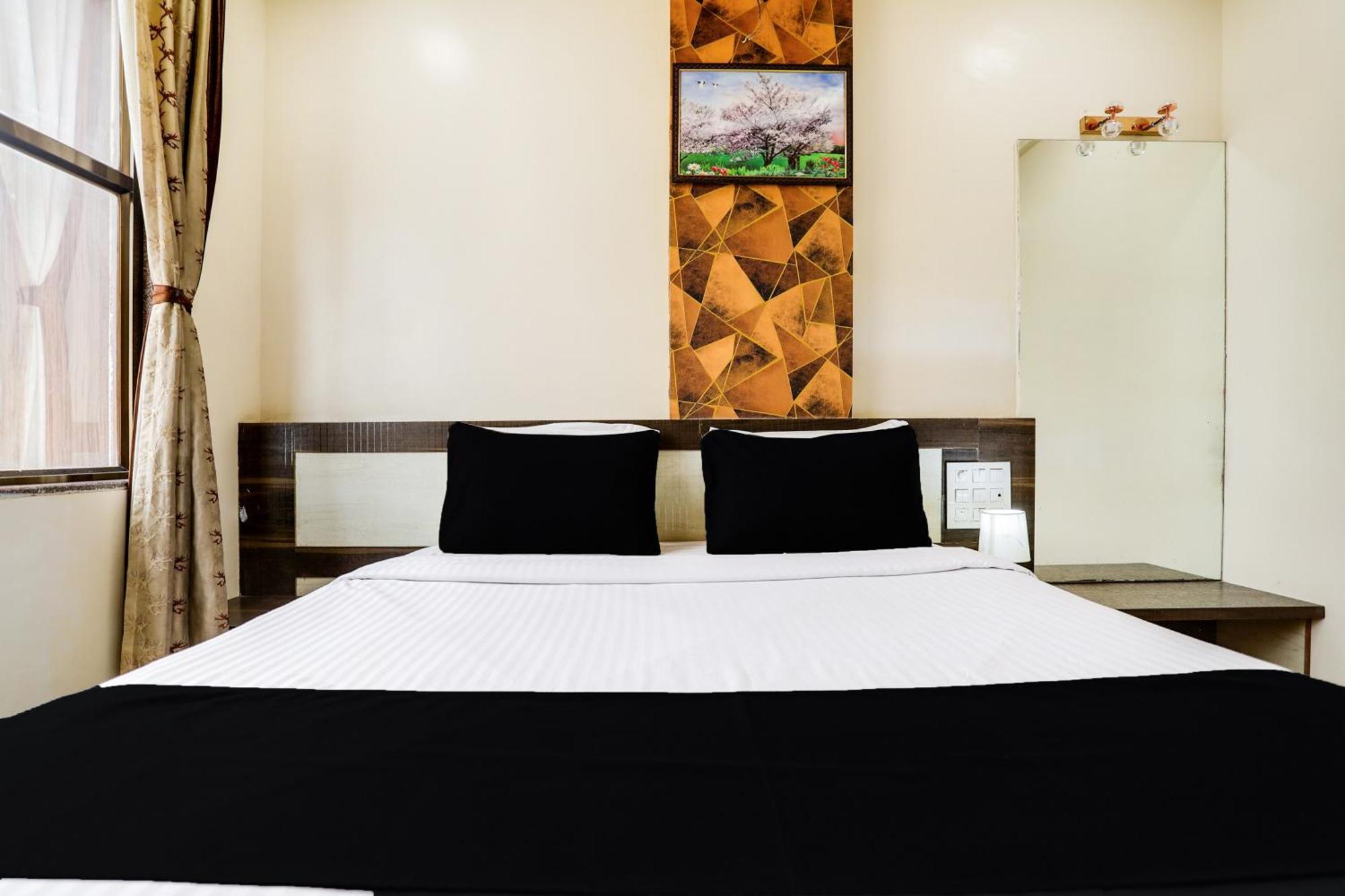 Super Hotel O Palkhi Road Near Sai Baba Temple Formerly Netra Sai Ширди Экстерьер фото